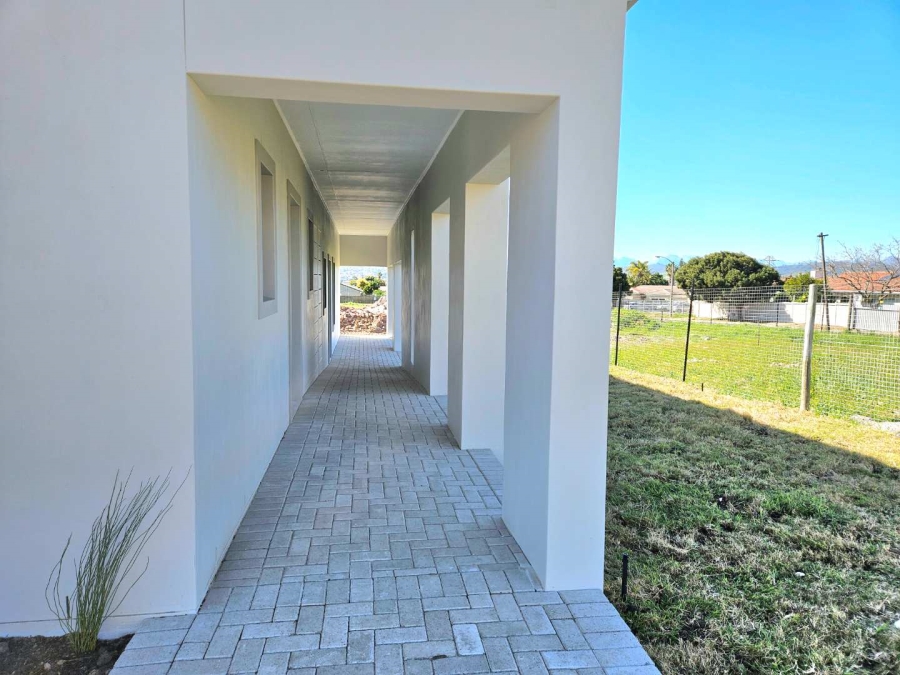 1 Bedroom Property for Sale in Oakglen Western Cape